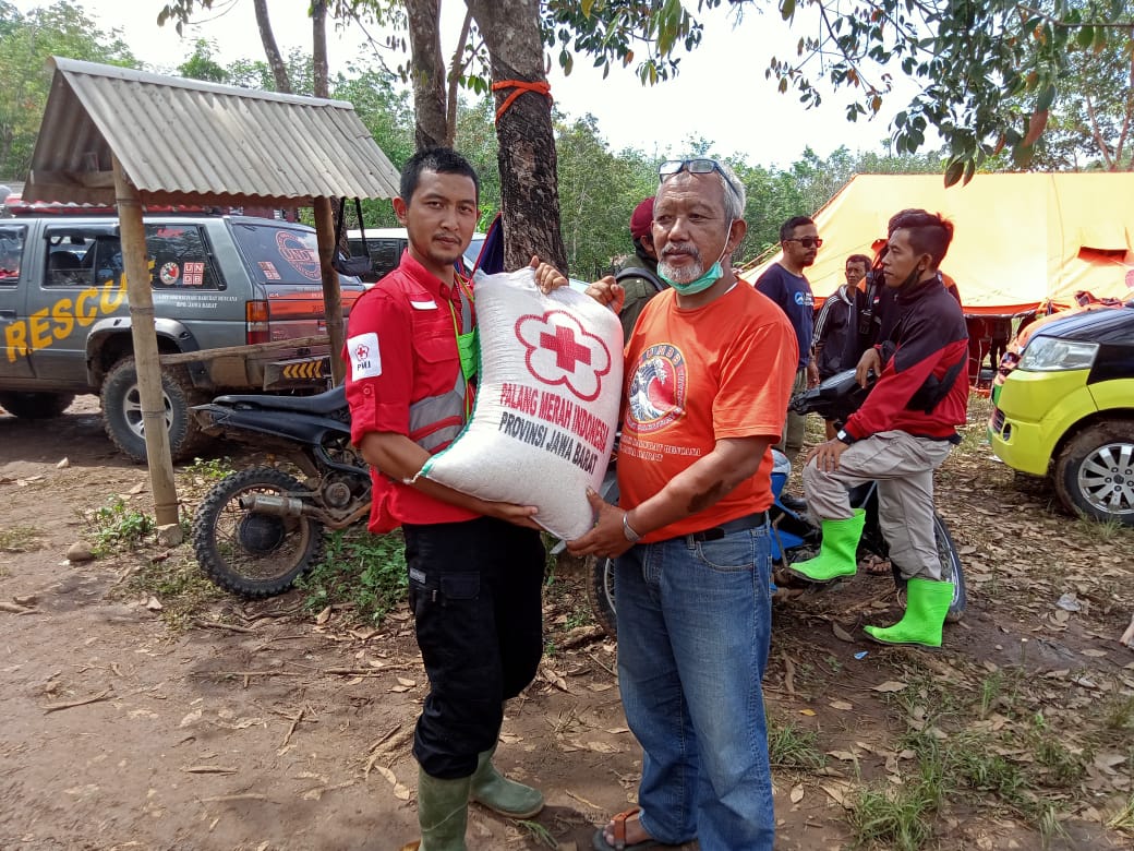 Bantuan PMI Provinsi Jawa Barat Kepada Korban Banjir ...