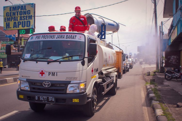 PMI Provinsi Jawa Barat Melakukan Penyemprotan Disinfektan Di Kabupaten Cirebon