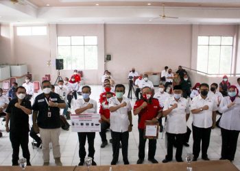 Penyerahan Perlengkapan Oprasional Virtual Meeting dan Penghargaan Kepada DDS 75 Kali Kepada PMI Kabupaten/Kota se-Jawa Barat