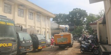 PMI Provinsi Jawa Barat, PMI Kota Bandung dan ECO ENCYME Melakukan Penyemprotan Disinfektan di Bandung Timur