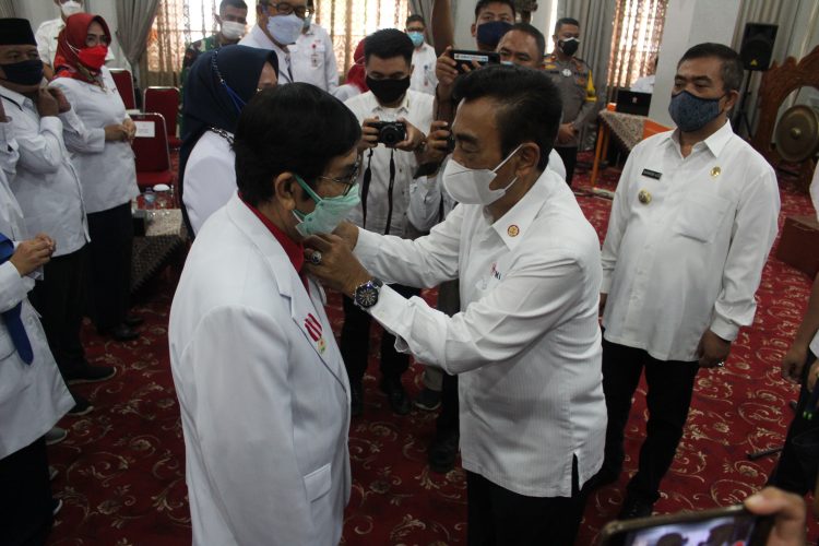 Ketua PMI Provinsi Jawa Barat Melantik Pengurus PMI Kota Cirebon Periode 2021-2026