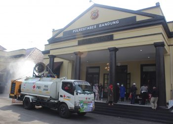 PMI PROVINSI JAWA BARAT GENCAR LAKUKAN GIAT PENYEMPROTAN DISINFEKTAN